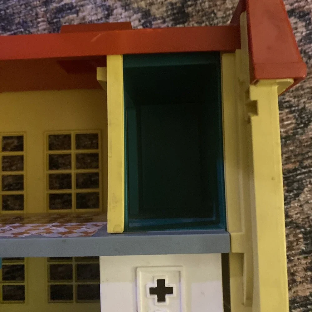 VTG 1976-1978 Fisher-Price #931 Play Family/Children's Hospital Little People!